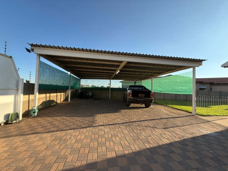 4 Bedroom Property for Sale in Naudeville Free State